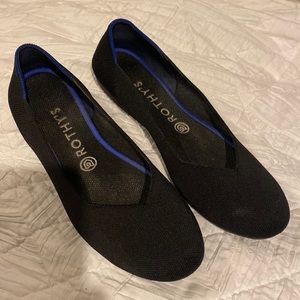Rothy’s “the flat” in black -size 9